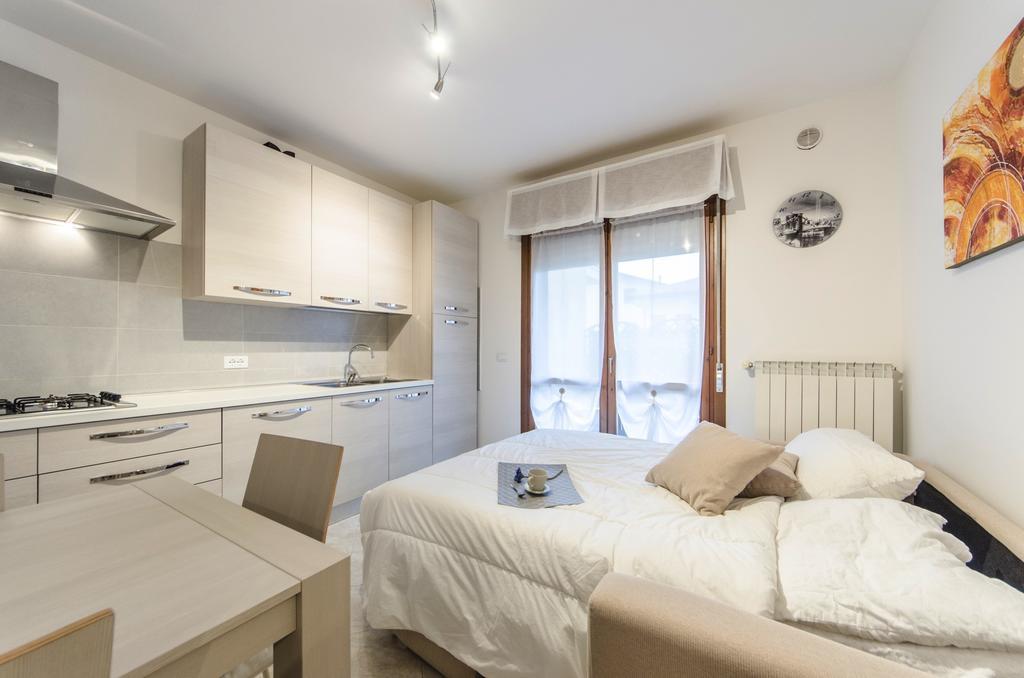 Residence Daytona Appartamento Due Camere E Posto Spiaggia Incluso Caorle Quarto foto
